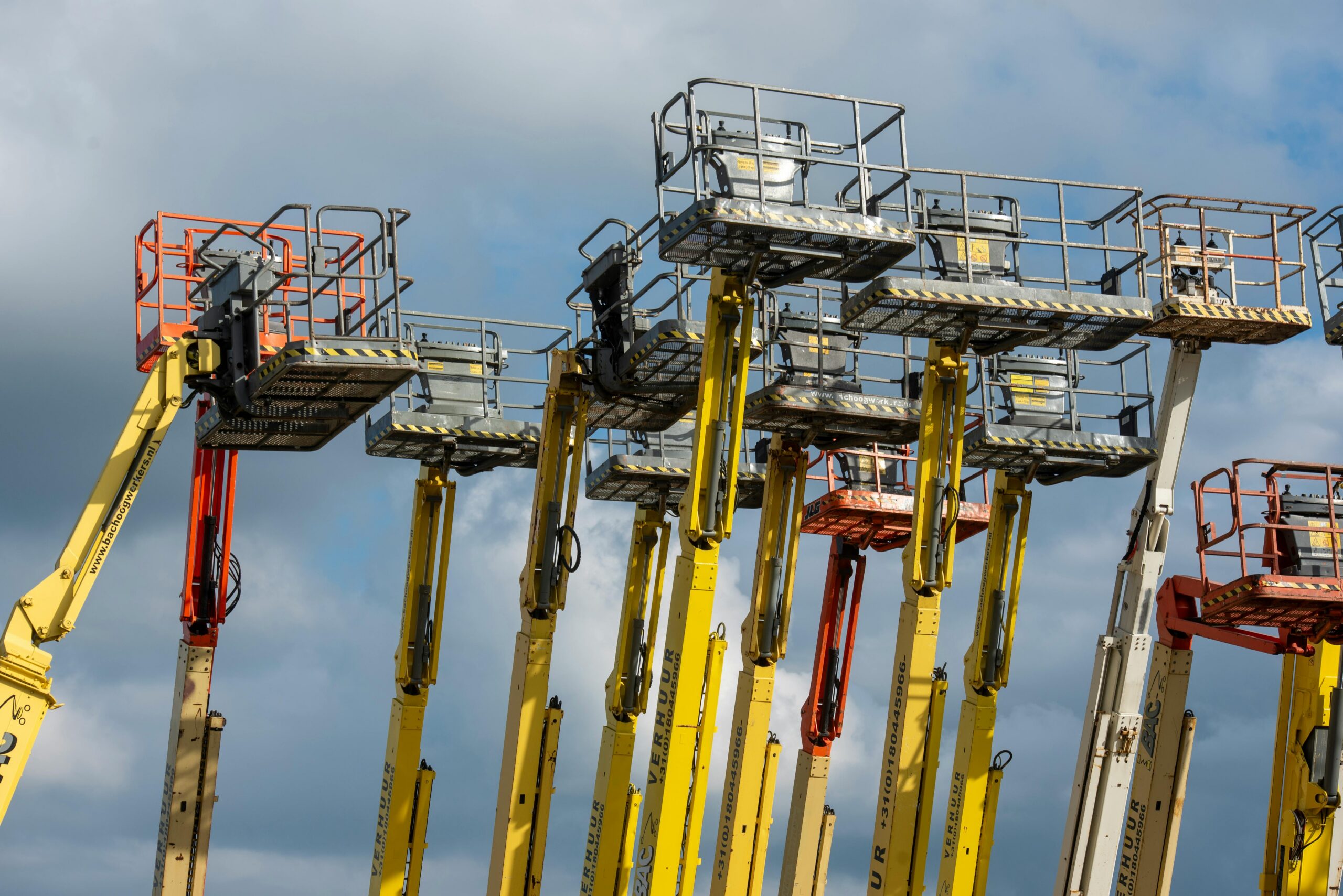 Multiple scissor lifts in the sky